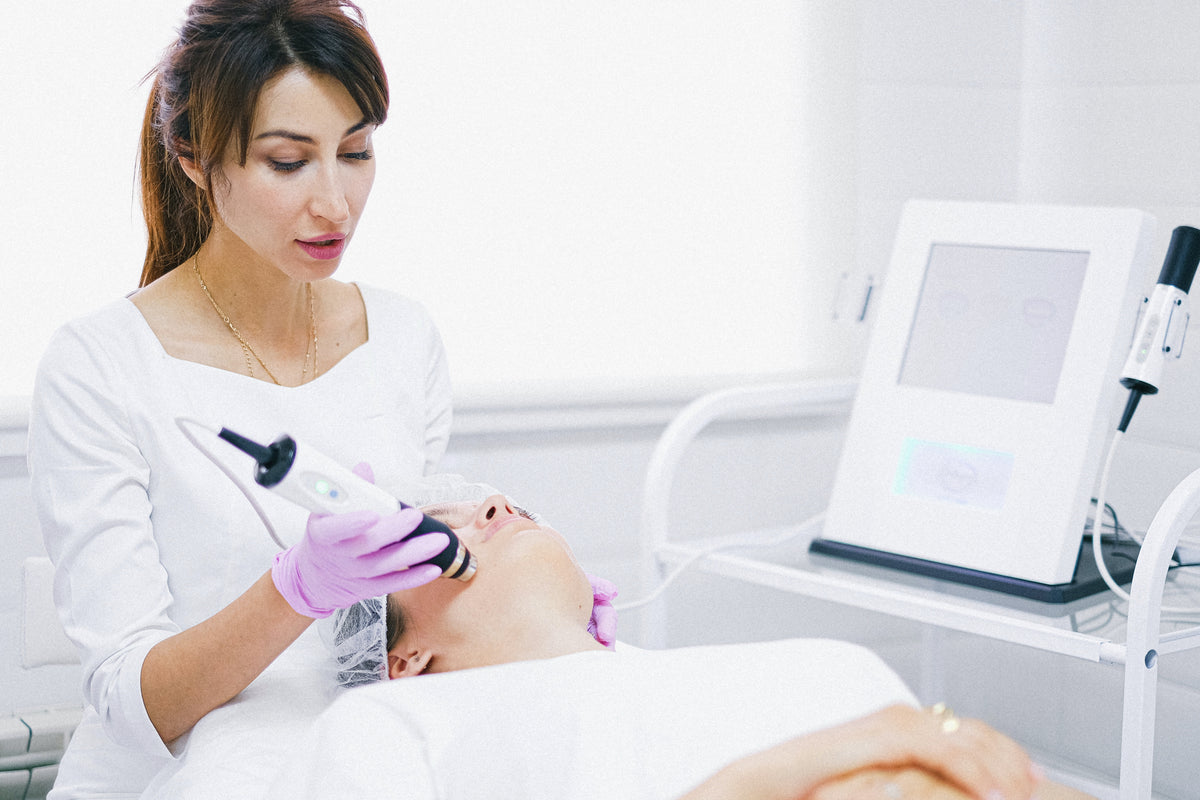 Microcurrent Session What Is Microcurrent Therapy? + Best Microcurrent Facial Device – Kallinz